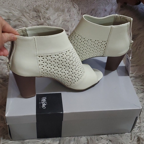 Peep toe booties - Picture 2 of 2